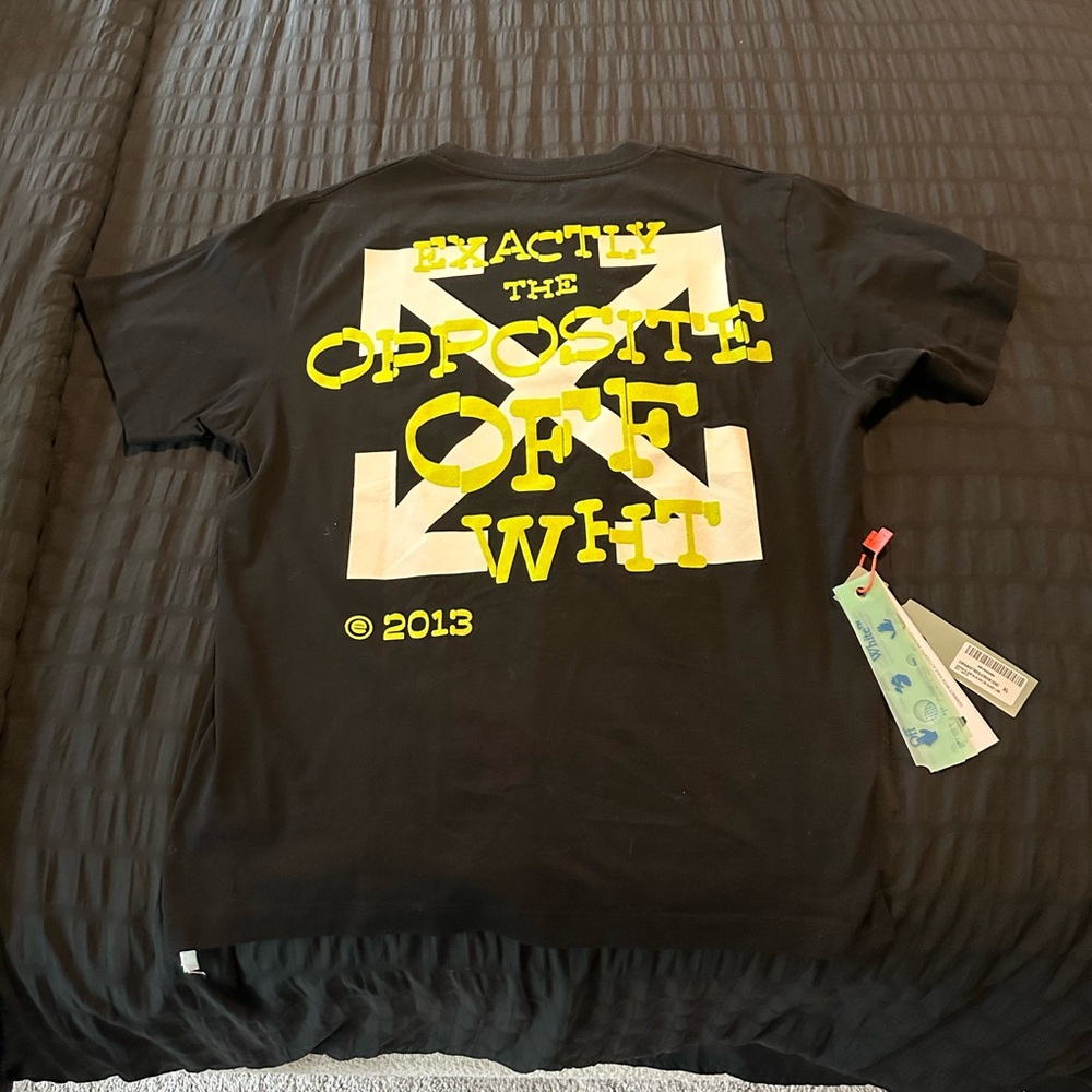 Off-White T Shirt EXACTLY THE OPPOSITE SIZE XL. LIKE NEW. COMES WITH TAGS